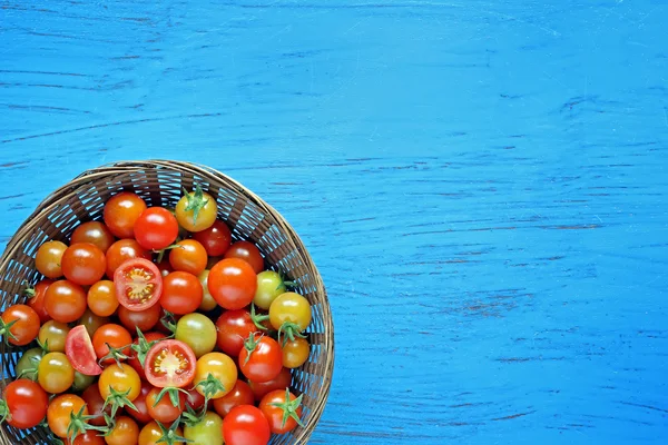 Rote und gelbe Kirschtomaten — Stockfoto