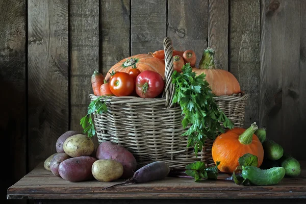 Groenten in een mand — Stockfoto