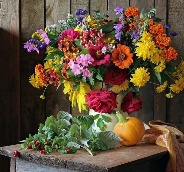 Still life with a bouquet of cultivated flowers — Stock Photo, Image