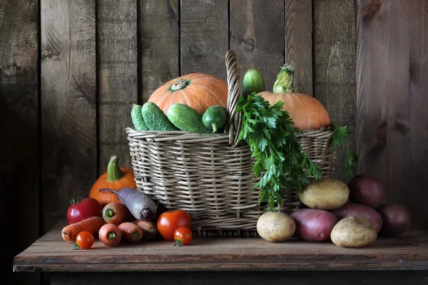 Gemüse im Korb — Stockfoto