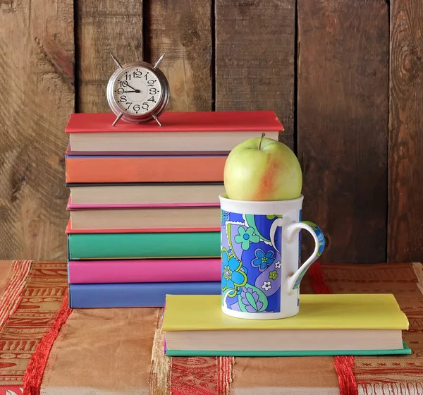 Composição com livros. De volta à escola . — Fotografia de Stock