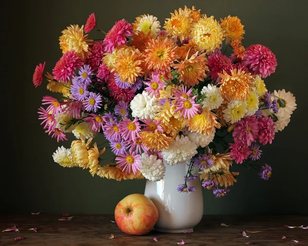 Chrysanten. Kaart, felicitatie, uitnodiging. — Stockfoto