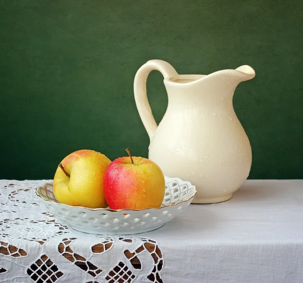 Jug and apples. — Stock Photo, Image