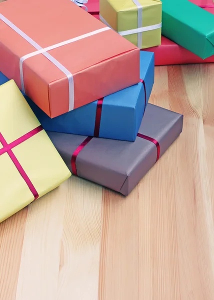 Подарки в цветовой упаковке, вид сверху . — стоковое фото