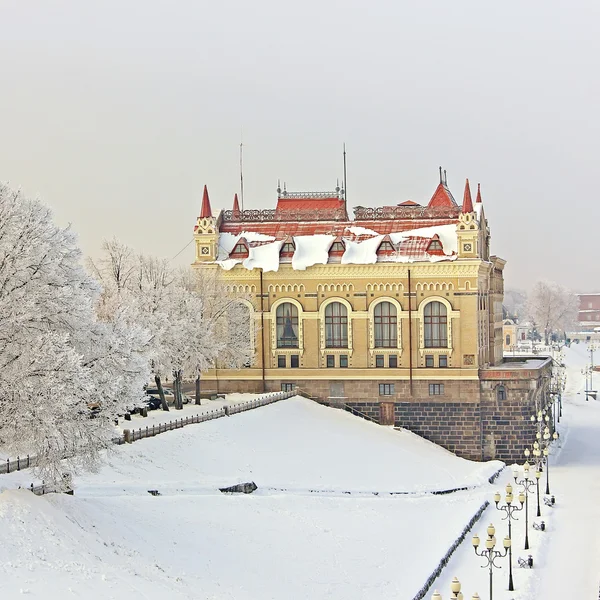 Russia, city of Rybinsk, winter, hoarfrost, memorial estate. — Stock Photo, Image