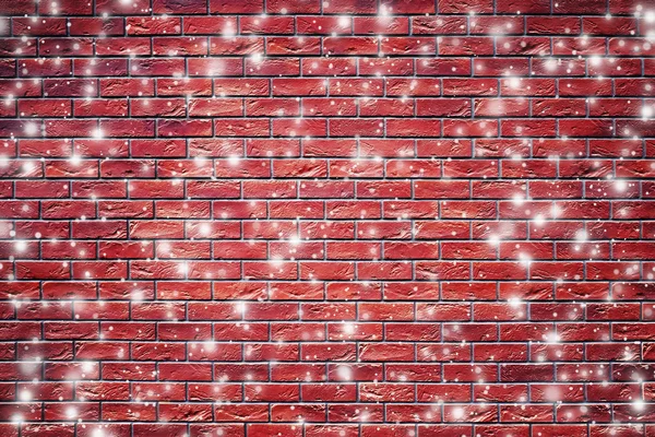 떨어지는 눈, 텍스처의 부스러기와 붉은 벽돌 벽. — 스톡 사진
