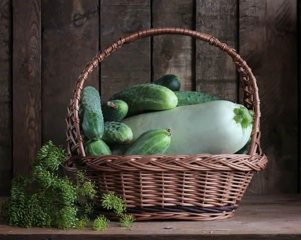 Gemüse im Korb. — Stockfoto