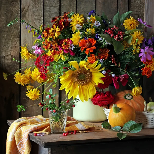 Still life with a bouquet of garden flowers in a can. — Stock Photo, Image