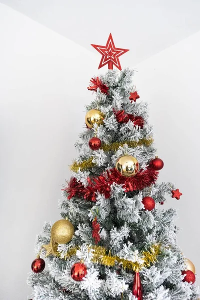 Weihnachtsbaum Mit Weihnachtsschmuck — Stockfoto