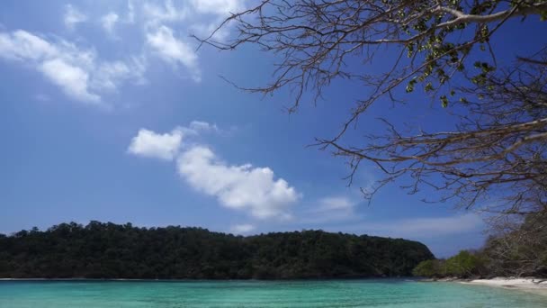 Krásná Bílá Pláž Pod Jasnou Oblohou Tropicana — Stock video
