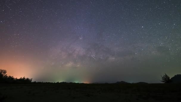 Vía Láctea Estrella Moviéndose Por Encima Montaña Por Noche — Vídeos de Stock