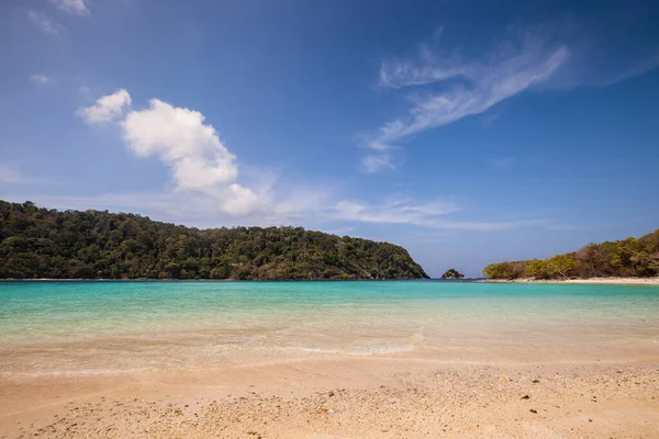 Weißer Sandstrand Unter Klarem Himmel Tropana — Stockfoto