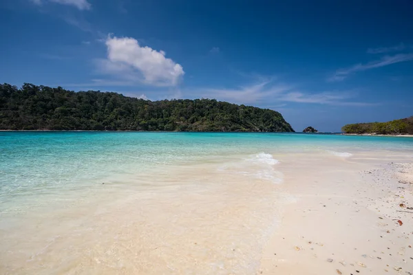 Weißer Sandstrand Unter Klarem Himmel Tropana — Stockfoto