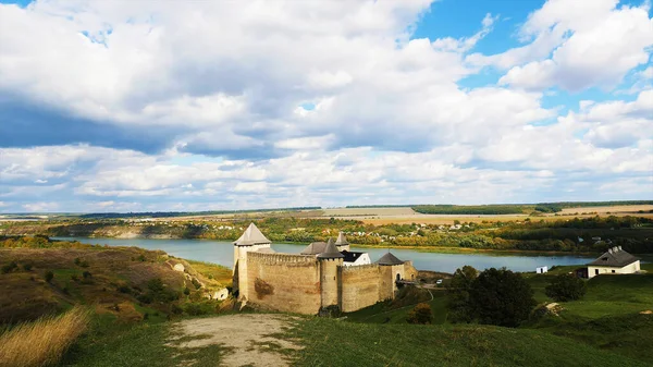 Ukrayna 'nın doğasının güzel manzarası, kuş bakışı.