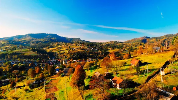 Ukrayna 'nın doğasının güzel manzarası, kuş bakışı.