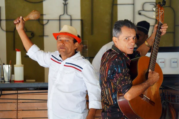 Lokala Musiker Utanför Restaurang Spelar Typisk Kubansk Musik — Stockfoto