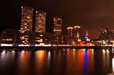  Geceleyin Puerto Madero şehri, Buenos Aires, Arjantin     