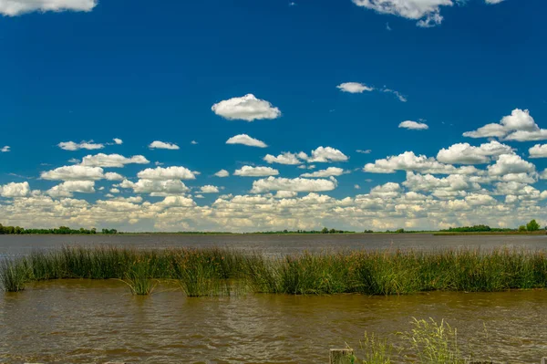 Paisaje Del Lago Lobos Una Cálida Mañana Primavera Bajo Cielo — Foto de Stock