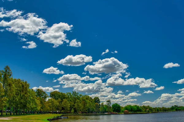 Paisaje Del Lago Lobos Una Cálida Mañana Primavera Bajo Cielo — Foto de Stock