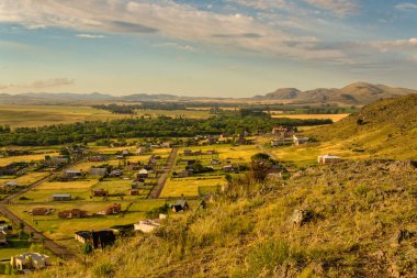 Ceferino tepesinden gün batımı, Sierra de la Ventana, sıcak bir yaz öğleden sonra, vadiye doğru çekildi.