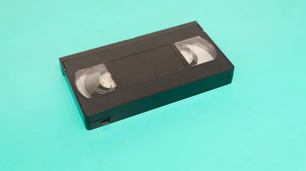 Vue Rapprochée Une Vieille Bande Vhs Sur Une Surface Cyan — Photo