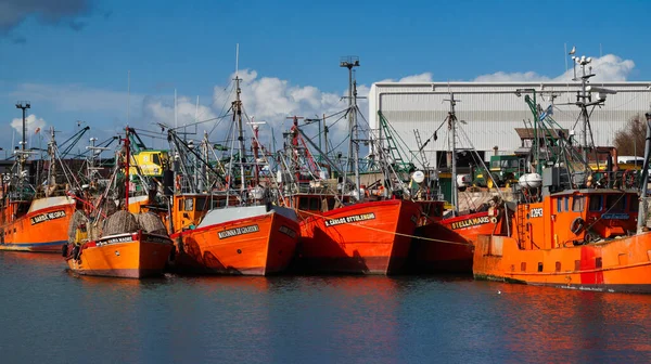 马德普拉塔港五彩斑斓的老渔船 — 图库照片