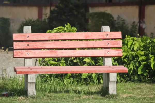 Banco em um parque — Fotografia de Stock