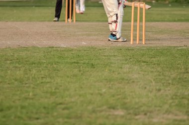 Topa vuran oyuncu kısa bir isabet