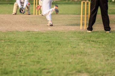 Kriket oynayan çocuklar