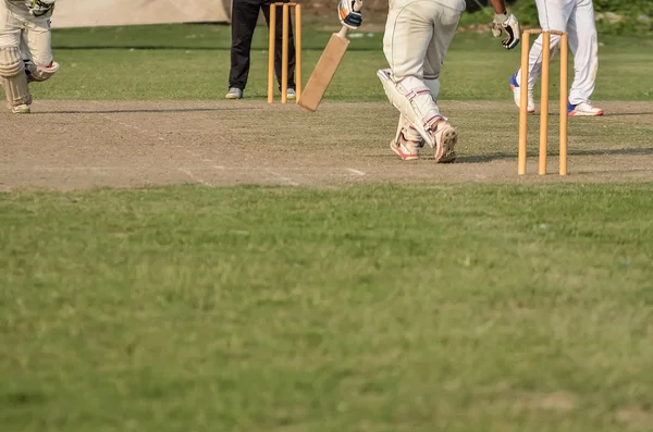 Batsman golpeando un corto —  Fotos de Stock