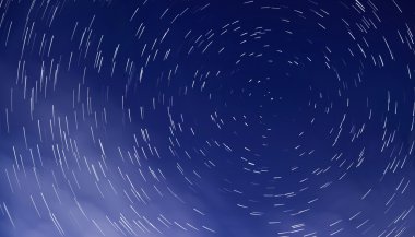 Gökyüzünde yıldız iz