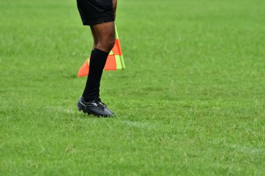 Yardımcı hakem futbol oynamak