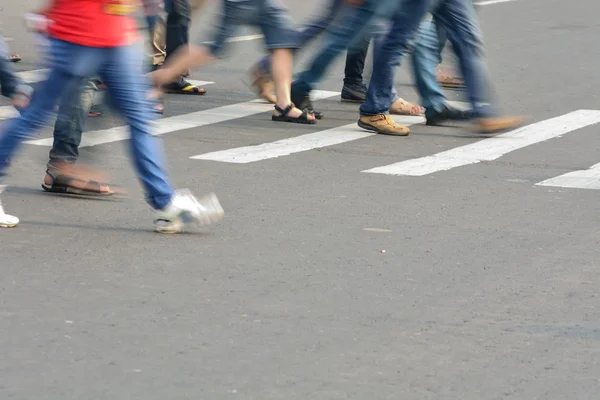 Zebrastreifen für Fußgänger — Stockfoto
