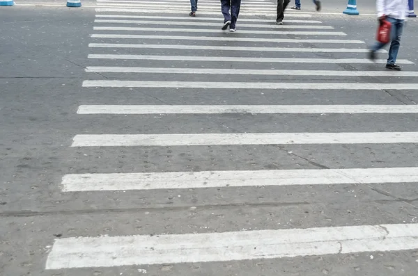 横断歩道歩行者 — ストック写真