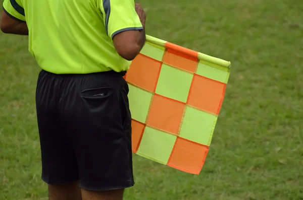 Árbitro asistente de fútbol —  Fotos de Stock