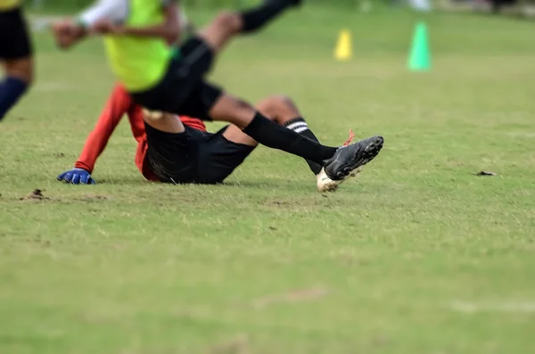 Fotbollsmålvakt fastställande — Stockfoto