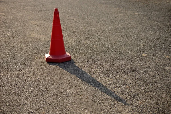 Primo Piano Del Cono Traffico Unico Strada Mezzogiorno — Foto Stock