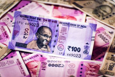 Koronavirüs salgını Hint ekonomisine etki ediyor. Hindistan iş dünyası ve finans piyasası üzerinde salgın etkisi. 