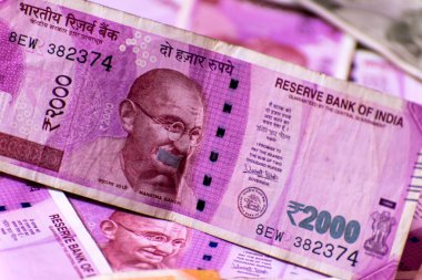 Koronavirüs salgını Hint ekonomisine etki ediyor. Hindistan iş dünyası ve finans piyasası üzerinde salgın etkisi. 