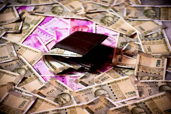 Portfel Pięciuset Papierowych Walut Tle Banknotów Indyjskich — Zdjęcie stockowe