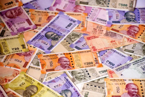 背景として 様々なインドペーパー通貨 ルピー で現金 インドの銀行券 — ストック写真