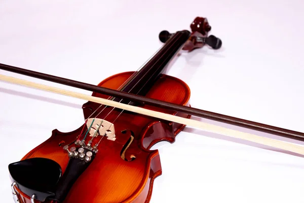 Framifrån Violin Med Fiolpinne Isolerad Vit Bakgrund — Stockfoto