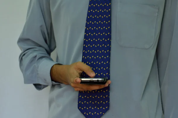 Mano humana presionando móvil con vestido formal —  Fotos de Stock