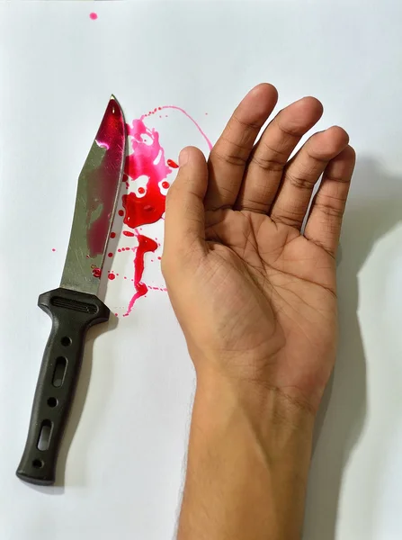 Messerhand und Blut — Stockfoto