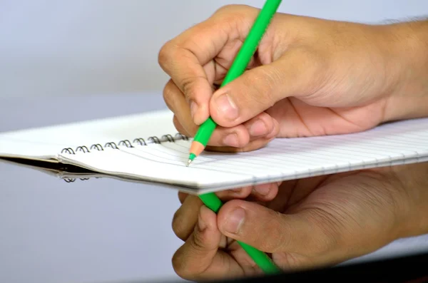 Ludzką ręką pisanie w notatniku — Zdjęcie stockowe
