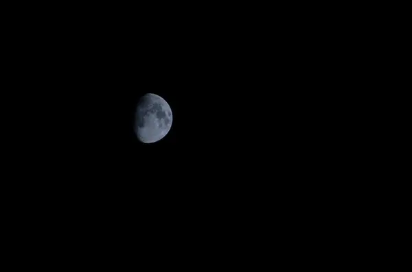 Powiększający się Księżyc — Zdjęcie stockowe