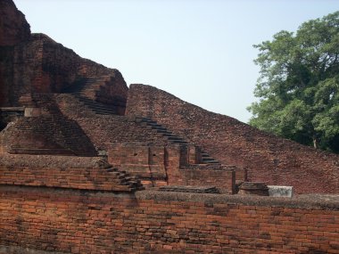 Bihar, Hindistan Nalanda kalıntıları Üniversitesi ve Budist manastır kalıntıları bulunmaktadır. En geniş antik Budist sitelerin.