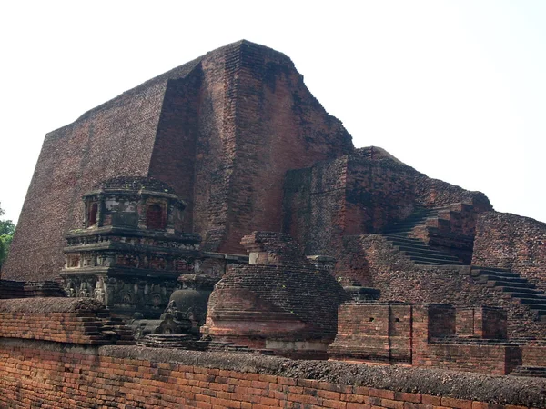 Bihar, Hindistan Nalanda kalıntıları Üniversitesi ve Budist manastır kalıntıları bulunmaktadır. En geniş antik Budist sitelerin.