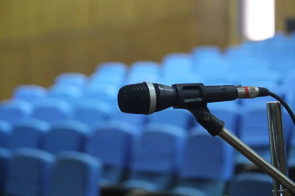 Microfoon in een conferentie. — Stockfoto