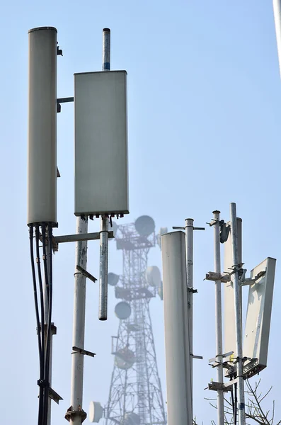 Torre de comunicação — Fotografia de Stock